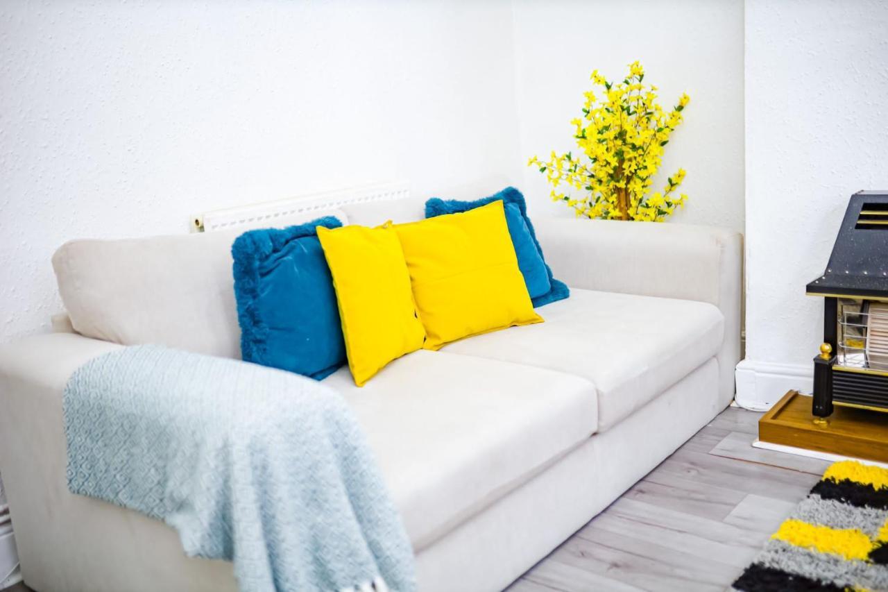 Beautiful 2 Bedroom House - Free Parking - Lt House Leicester Esterno foto