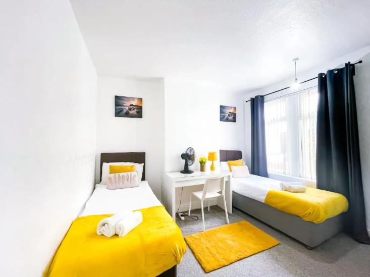 Beautiful 2 Bedroom House - Free Parking - Lt House Leicester Esterno foto